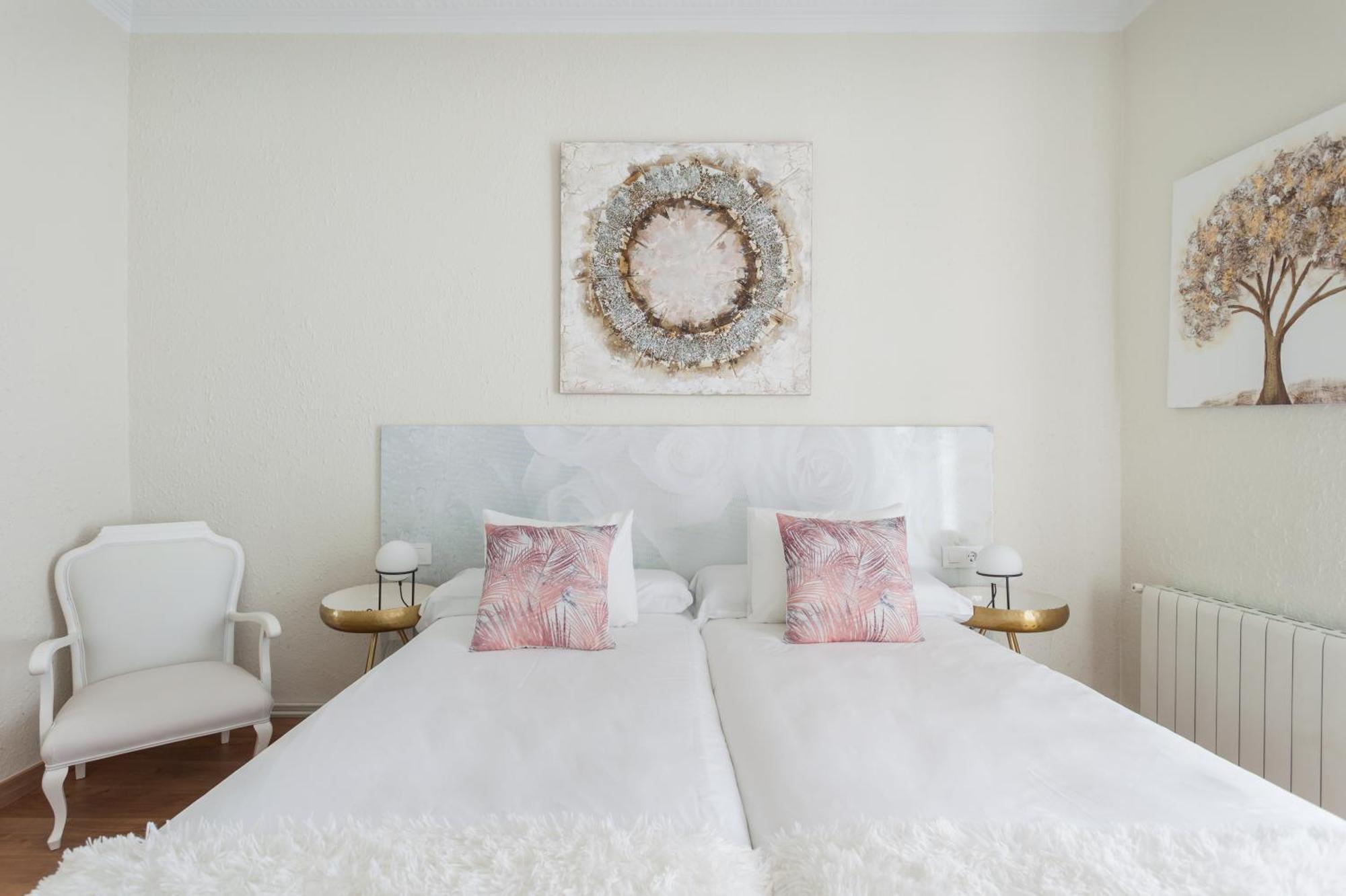 Art House Fira Apartments Barcellona Esterno foto