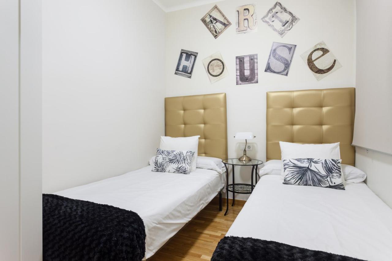 Art House Fira Apartments Barcellona Esterno foto